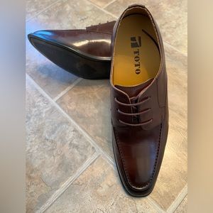 Men’s size 10 TOTO Invisible Height Increasing Elevator Shoes.